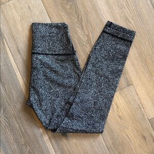 NEW Lululemon Athletica Black and White Abstract Leggings
